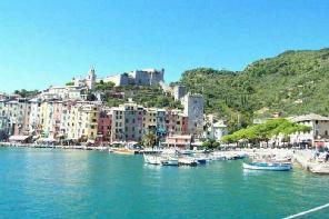 Xtrallusion photo gallery of Italy. Photos, pictures, images and photographs of the Italian Rivieras, the Italian Lakes, the Italian Alps, the Cinque Terre, the Amalfi coast and some of the most beautiful corners of Italy. Plus photos of Italian cities such as Pisa, Milan, Genoa and Rome.